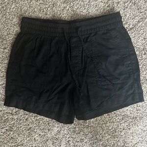 Old Navy women’s linen shorts in black - Size S